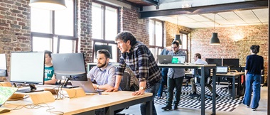 Büro mit Mensen am Arbeiten