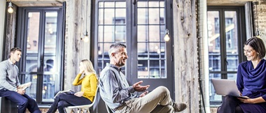 Vier Mitarbeiterin im Feedbackgespräch