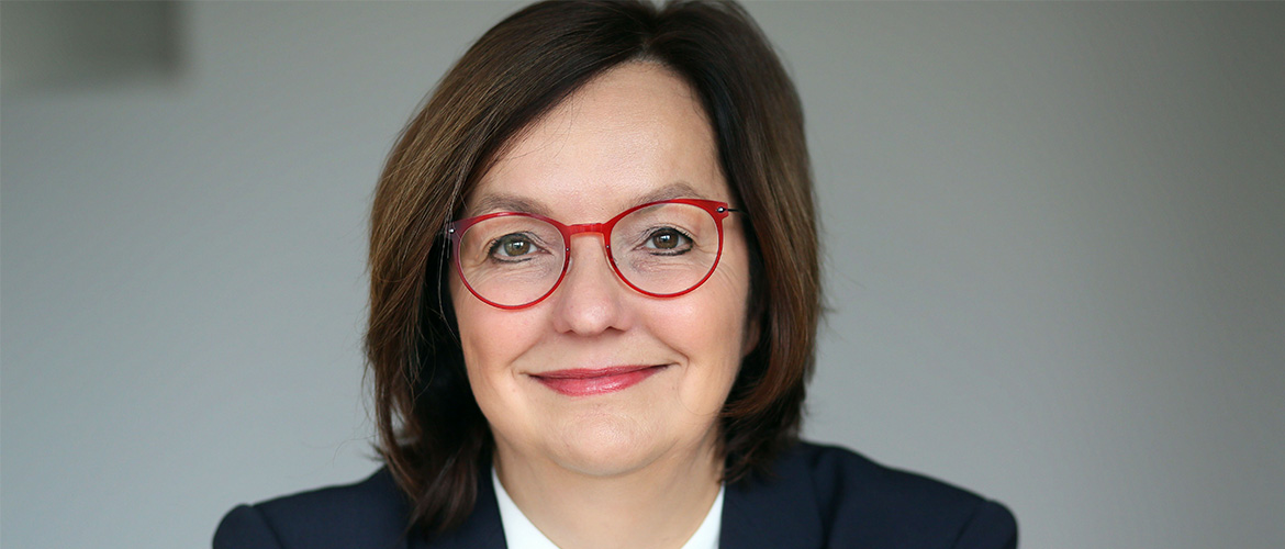 Portrait von Dr. Ruth Hecker, Vorsitzende des Aktionsbündnis Patientensicherheit und Fachärztin für Anästhesiologie sowie Chief Patient Safety Officer der Universitätsmedizin Essen