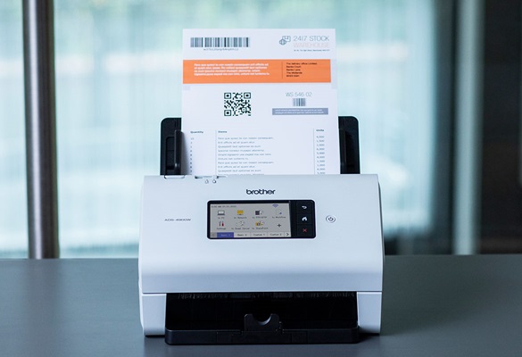Dokumentenscanner auf Tisch