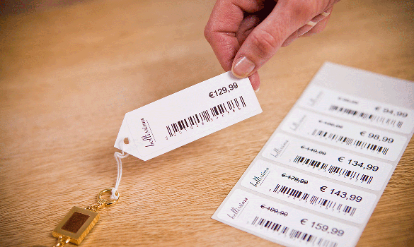 Preisetiketten für Kleidung mit einem Strichcode