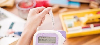 Frau Benuttt den p-touch H200 zum beschreien
