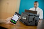 Brother PT-D800W wird mit Handy bedient