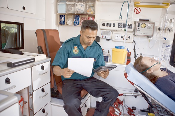 Sanitäter mit PJ7 mit Tablet